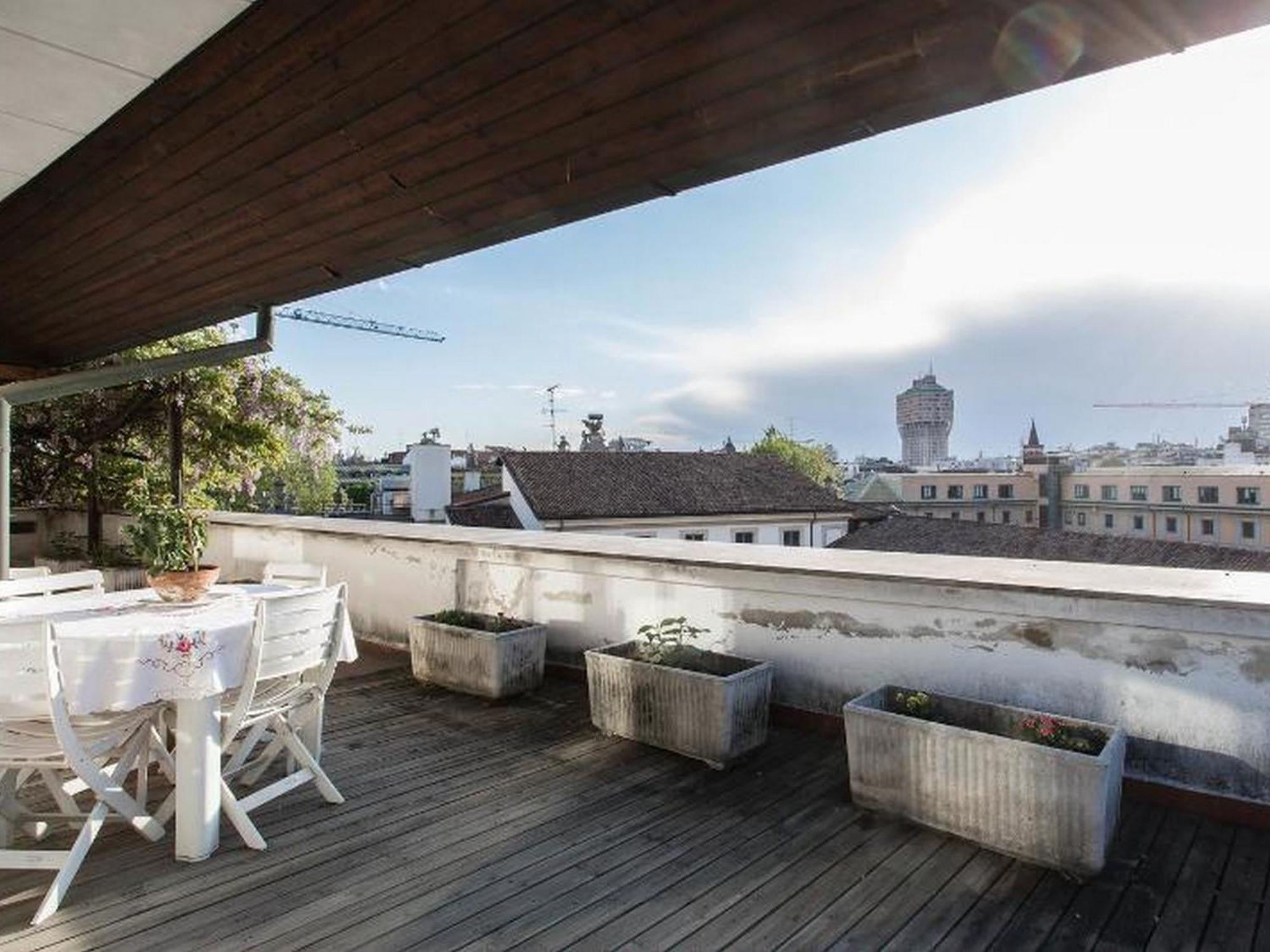 Roomy Apartment Duomo & San Babila Milano Ngoại thất bức ảnh