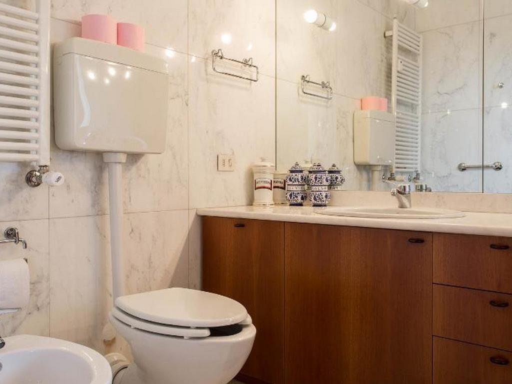Roomy Apartment Duomo & San Babila Milano Ngoại thất bức ảnh
