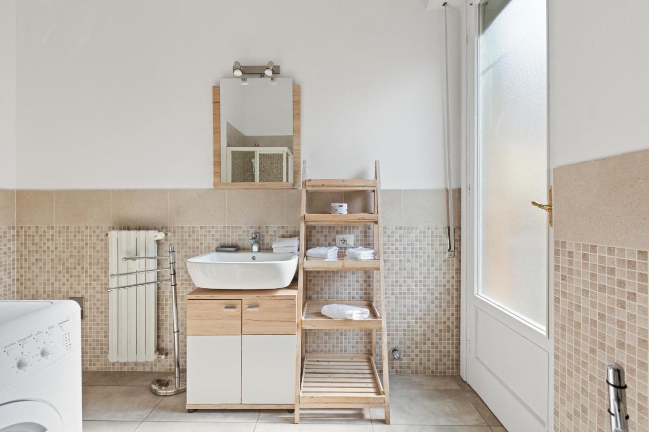 Roomy Apartment Duomo & San Babila Milano Ngoại thất bức ảnh