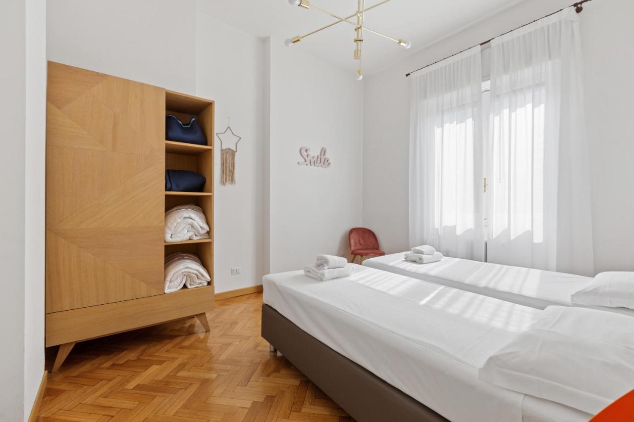 Roomy Apartment Duomo & San Babila Milano Ngoại thất bức ảnh